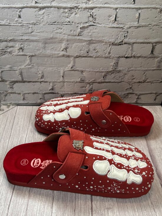 OCTAVIOUS MARKS RED PEARL UNISEX CLOG: 3/4 main image 4
